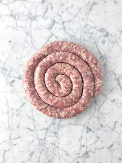 PORC MÉNAPIEN : saucisse fermière aux herbes, coupée à la main